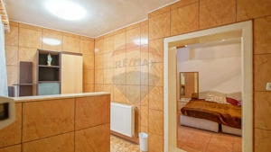 Proprietate cu 2 apartamente și garaj, Schei - imagine 7