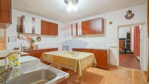 Proprietate cu 2 apartamente și garaj, Schei - imagine 3