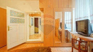 Proprietate cu 2 apartamente și garaj, Schei - imagine 6