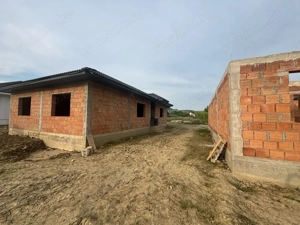 Corunca - Vanzare casa 4 camere - Strada de Jos - imagine 2