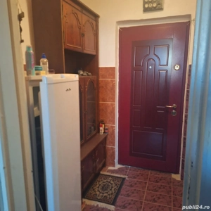 Vand garsoniera decomandata zona Crang