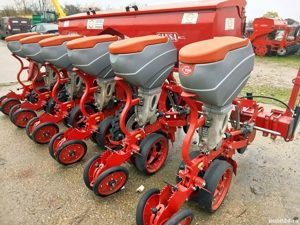Semanatoare plante prasitoare pe 6 randuri Cansa cu bazin mare de fertilizare - imagine 7
