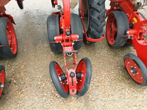 Semanatoare plante prasitoare pe 6 randuri Cansa cu bazin mare de fertilizare - imagine 8