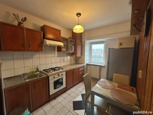 3 camere decomandat, 2 băi, se acceptă pisici - zona Gării