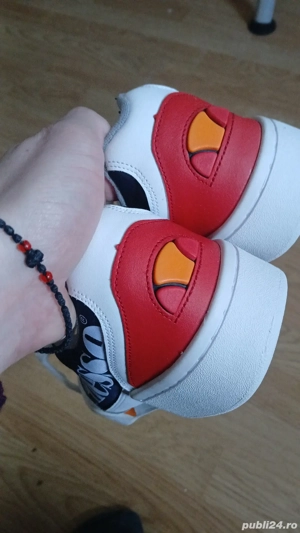 Vând adidași noi aduși din Londra Ellesse 39,5,mă strâng de aceea îi vând!