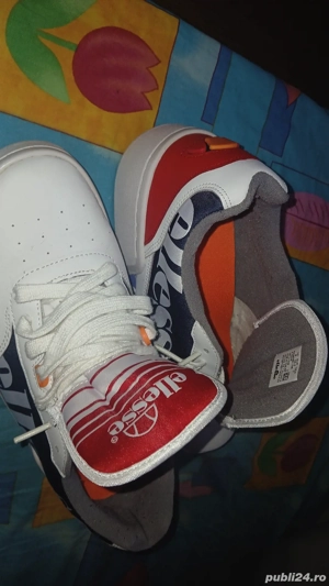 De vanzare! Aproape noi,purtați de 2-3 ori! Aduși din UK! 