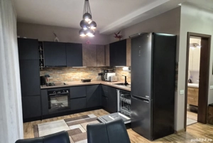 Casă individuală, parte dintr-un mic ansamblu de case separate