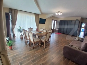 Casa superba in Tinca, 225 mp, 20 ari luciu de apa, teren fotbal, spatii verzi - imagine 18