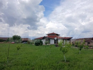 Casa superba in Tinca, 225 mp, 20 ari luciu de apa, teren fotbal, spatii verzi - imagine 3