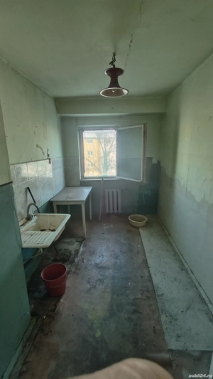 vand apartament 2 camere, decomandat, bucatarie mare, balcon mare, acoperis