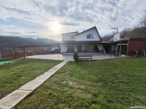 Proprietate deosebită de vânzare   Casă din lemn, eficiență energetică excepțională, natură pură și 