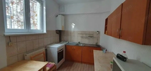 Casa cu 2 camere, curte comuna, spre inchiriere, in zona centrala. - imagine 4