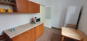 Casa cu 2 camere, curte comuna, spre inchiriere, in zona centrala. - imagine 3