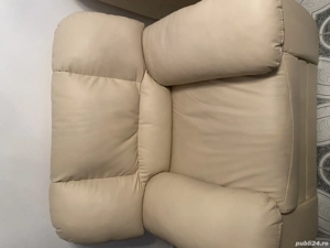 Vând 2 fotolii crem. 