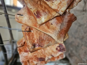 De vânzare, cârnați, slănină, jumări