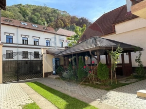 Proprietate turistică cu 14 camere, poziționare excepțională – Râșnov - imagine 3