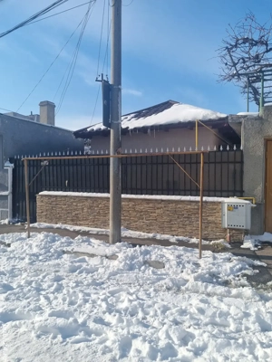 Casa 3 camere +dependinte de vanzare-zona Bratianu( 2 cocosi)-Pozitie excelenta!