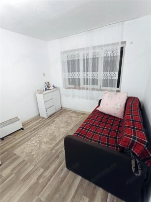 Apartament 2 camere ultracentral in Moldova Noua - imagine 3