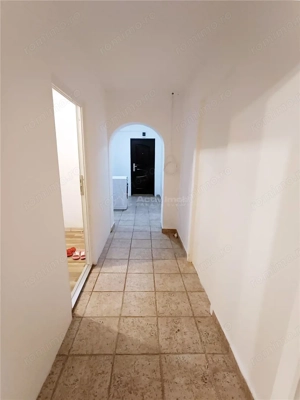 Apartament 2 camere ultracentral in Moldova Noua - imagine 12