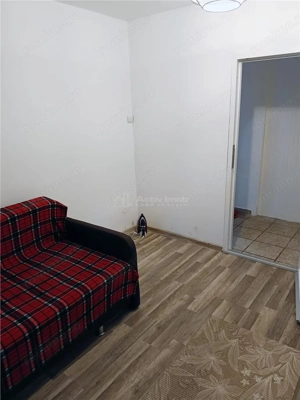 Apartament 2 camere ultracentral in Moldova Noua - imagine 5
