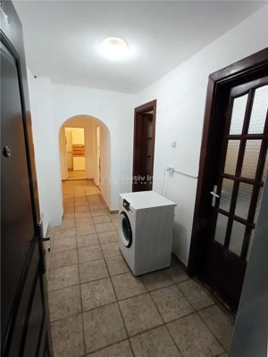 Apartament 2 camere ultracentral in Moldova Noua - imagine 2