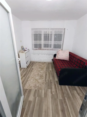 Apartament 2 camere ultracentral in Moldova Noua - imagine 4