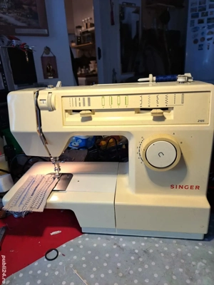 Vînd mașina de cusut 