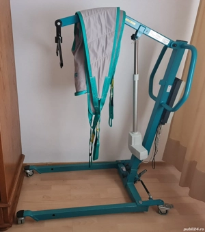 Macara, elevator, persoane cu dizabilități sau imobilizate