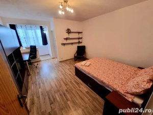 garsoniera dristor-metrou la scara blocului-modern