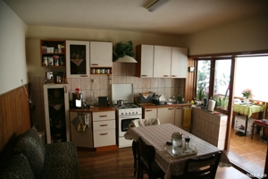 Casa solida din caramida, renovata, in Zimandu Nou, teren 900 mp  - imagine 3