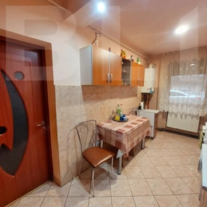 Vand apartament zona centrala - imagine 6