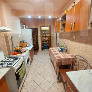 Vand apartament zona centrala - imagine 7