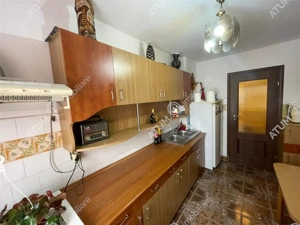 Apartament 3 camere decomandate si balcon zona Vasile Aaron Sibiu - imagine 4