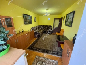 Apartament 3 camere decomandate si balcon zona Vasile Aaron Sibiu - imagine 2