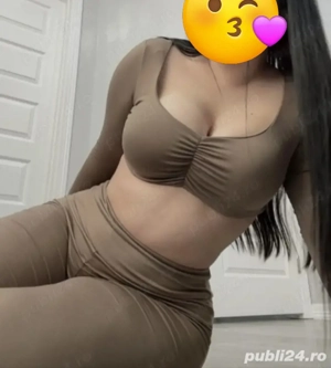 Bruneta drăguță deplasări doar la hotel