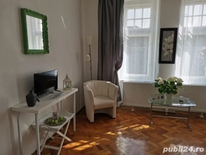 Ofer spre inchiriere garsoniera in orasul de jos!!