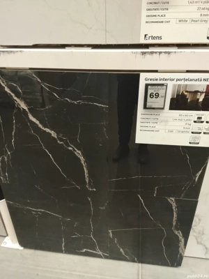 apartament cu 2 camera  la Ramada kilometru 0 preț negociabil  La ore oră pot sa răspund la telefon 