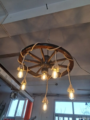 Lustră rustică din roata - imagine 5