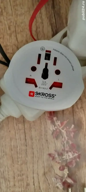 adaptor priză SKROSS 