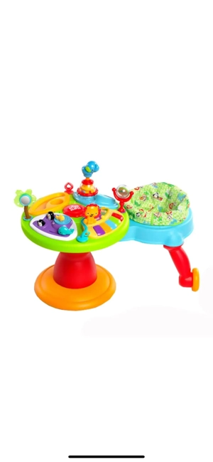 Premergător copii, cu măsuță cu jucării.