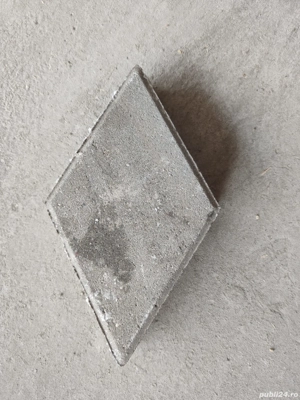 Vand 204 metri de pavele 