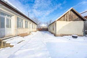 Proprietate cu două case și teren generos, cu toate utilitatile