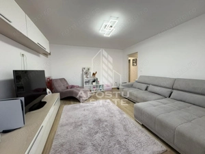 Apartament 3 camere, complet renovat,decomandat,etaj 3 zona Aradului