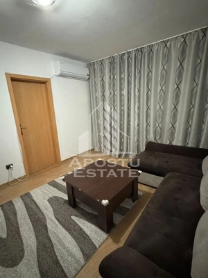 Apartament cu 3 camere semidecomandat, etaj intermediar,zona Girocului
