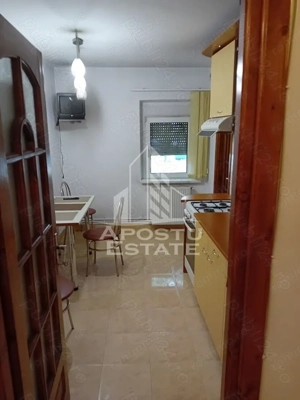 Apartament cu 3 camere, zona Lunei, centrala proprie