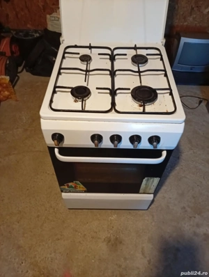 Vând aragaz și mașina de cusut ILEANA  - imagine 2