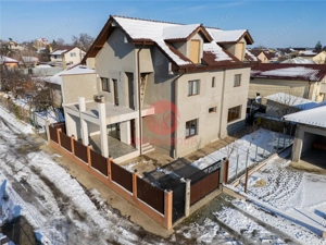 Casa P+1+M in Valu lui Traian - Spatiu si Confort Pentru Familia Ta - imagine 2