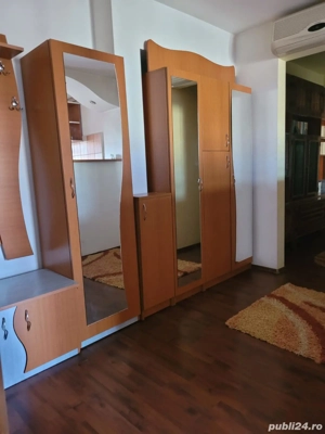 Inchiriez apartament 3 camere Rovine .  Centrală termica pe gaz