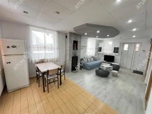 Casa individuala 8 camere 2 garaje 500 mp teren zona Selimbar