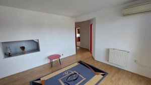 Apartament cu 3 camere de inchiriat la casa zona Cetate.